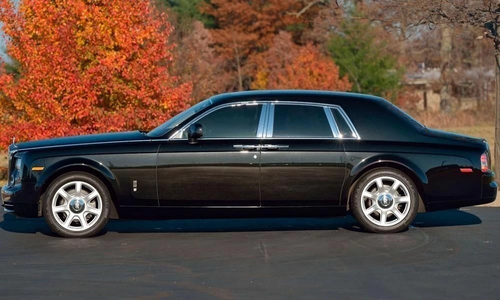 Σε δημοπρασία βγάζει ο Τραμπ δύο πολυτελή αυτοκίνητα του